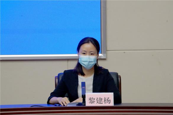 北海市海城区人民政府副区长、区疫情防控工作指挥部副指挥长 黎建杨.jpg